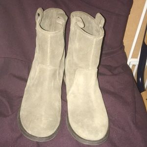 Army green colored bootie size 7.5. Like new.